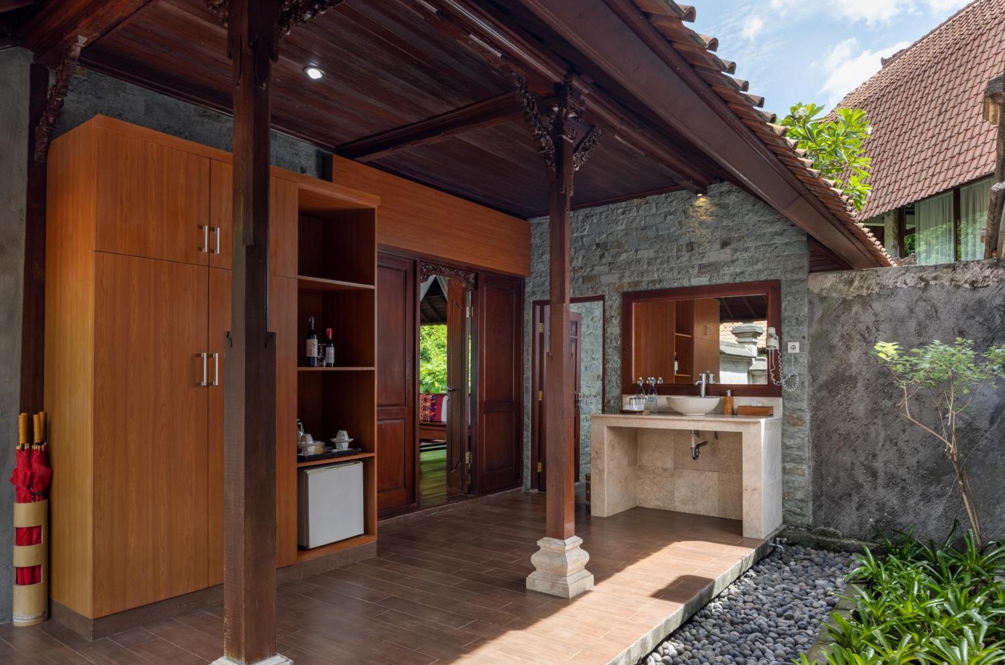 Santi Mandala Villa & Spa Sukawati  Exterior photo